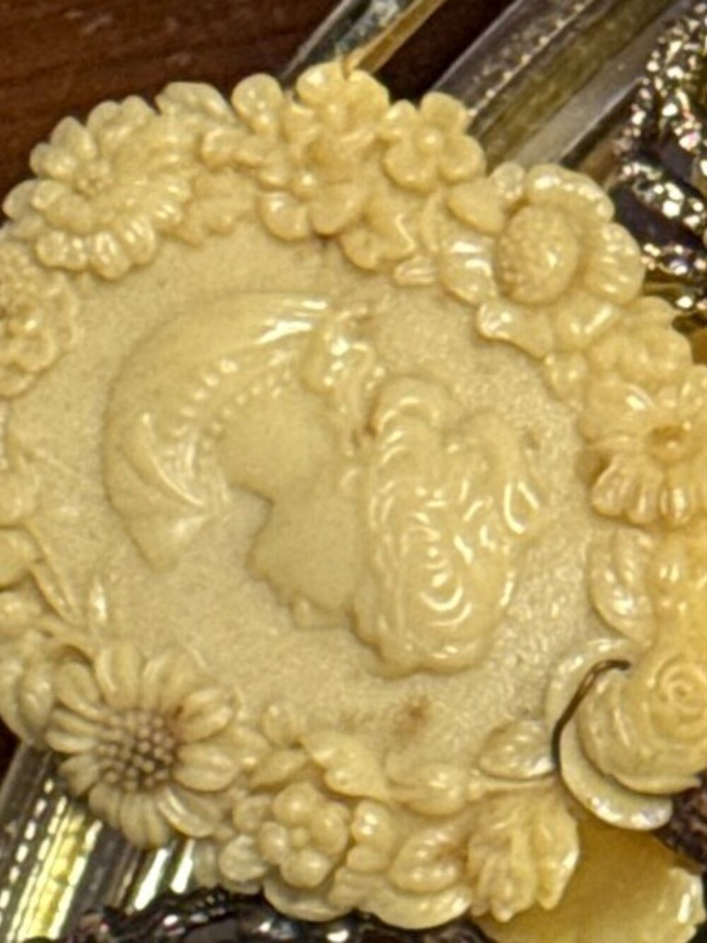 Vintage Cream Carved Cameo Brooch Floral Wreath Border
